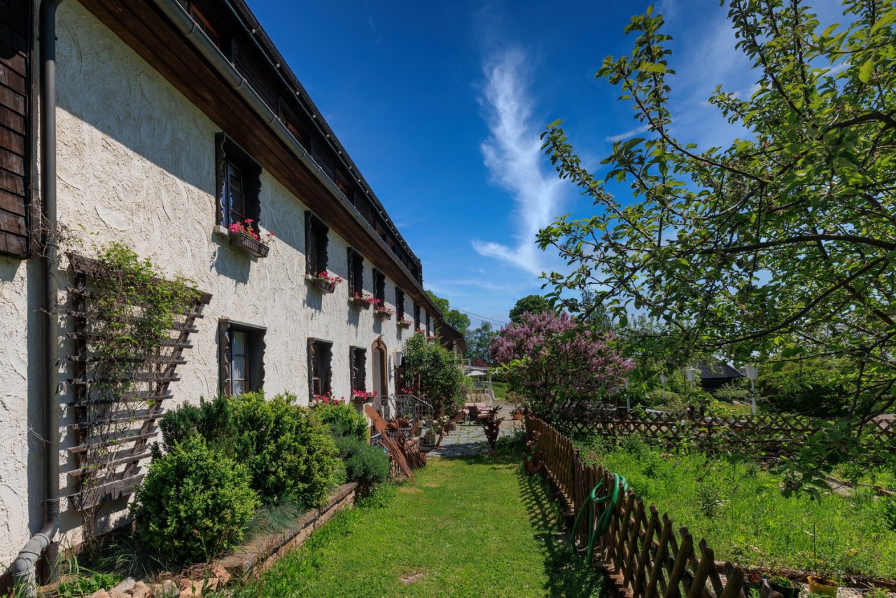Landhaus-Hotel mit Nebenhaus & viel Grundstück