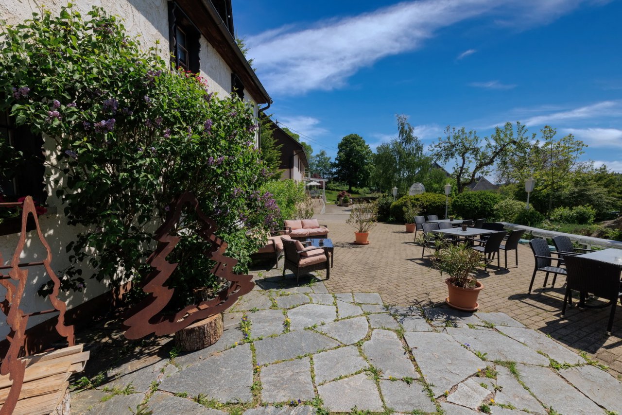 Landhaus-Hotel mit Nebenhaus & viel Grundstück