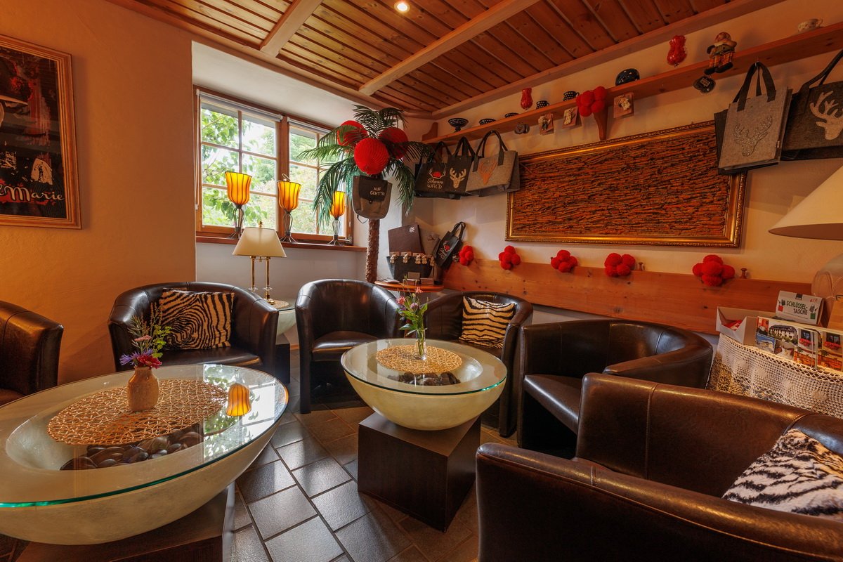 Landhaus-Hotel mit Nebenhaus & viel Grundstück