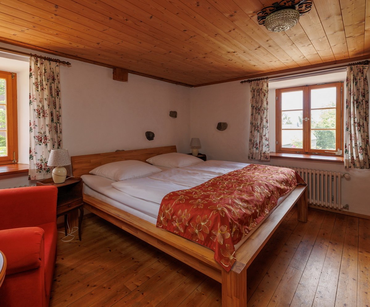 Landhaus-Hotel mit Nebenhaus & viel Grundstück