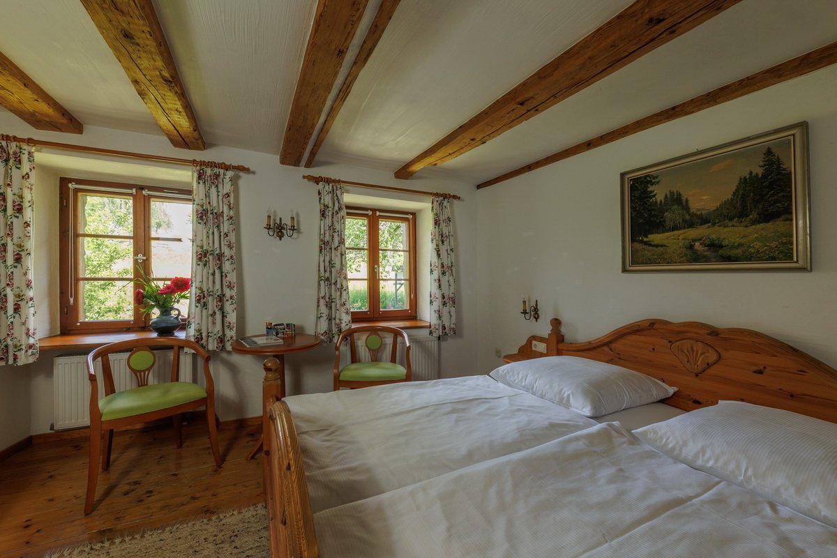 Landhaus-Hotel mit Nebenhaus & viel Grundstück