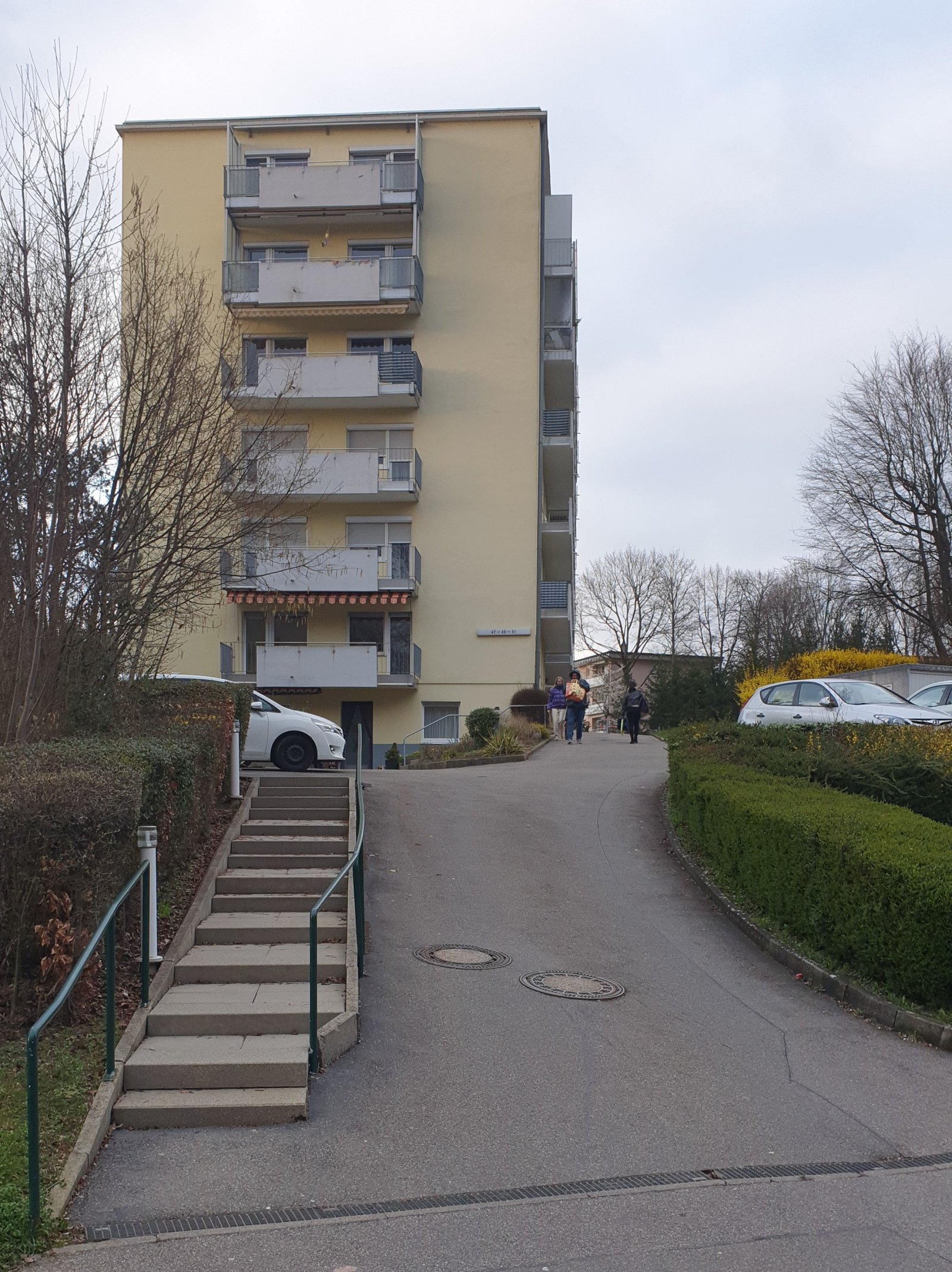 Möblierte 2 Zi.-ETW mit Balkon & KFZ-Stellplatz 