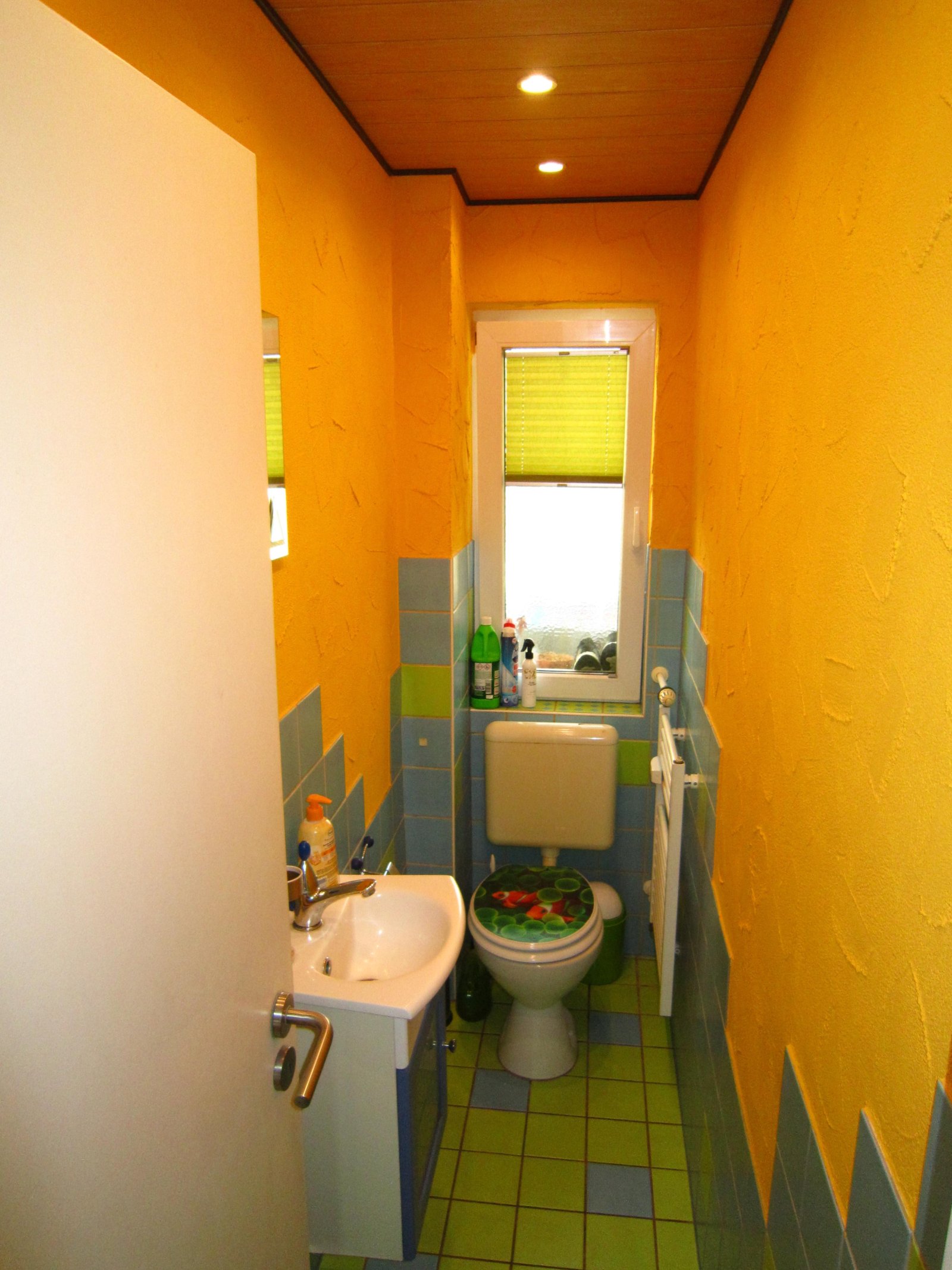 Möblierte 2 Zi.-ETW mit Balkon & KFZ-Stellplatz 