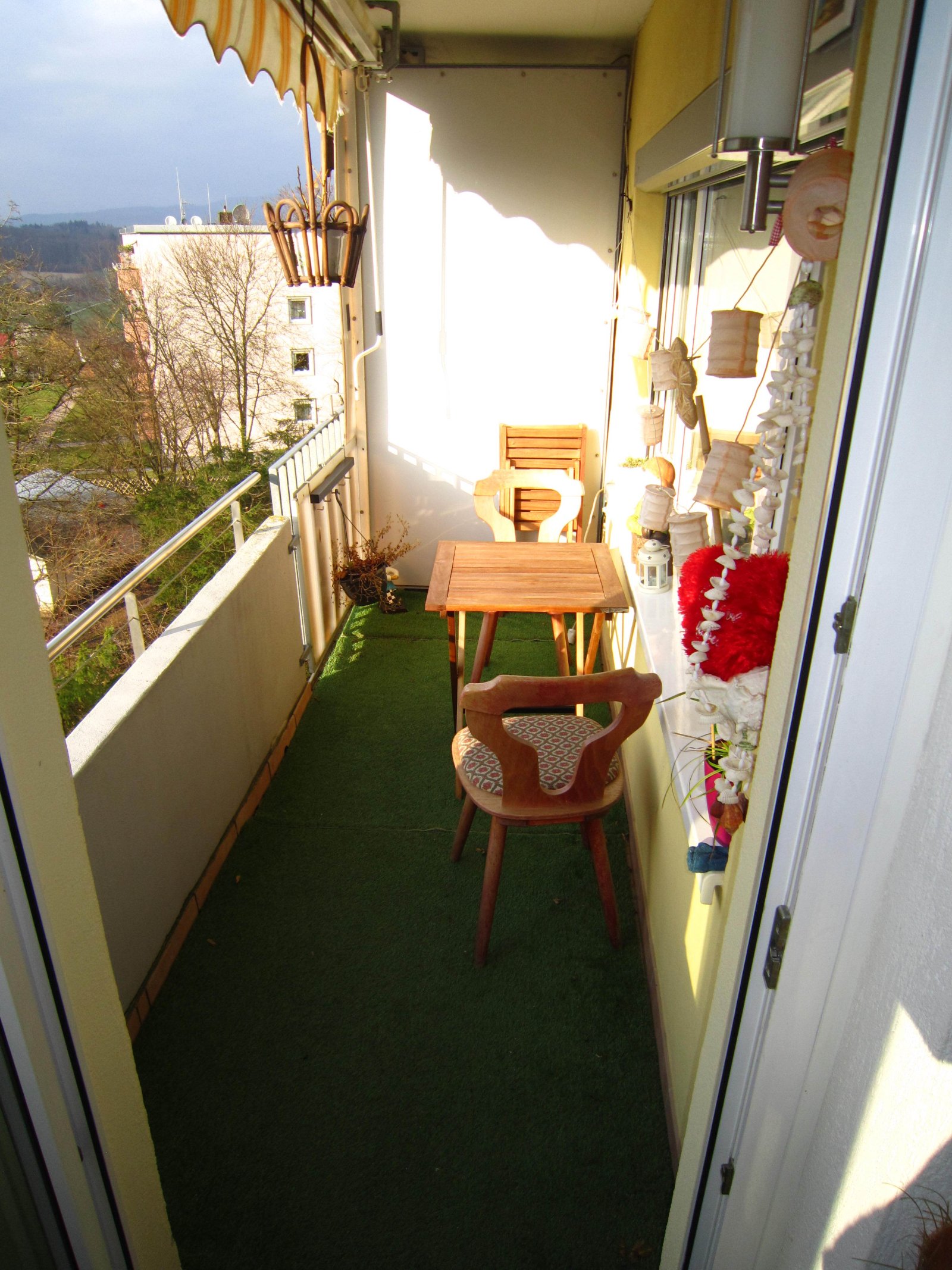 Möblierte 2 Zi.-ETW mit Balkon & KFZ-Stellplatz 