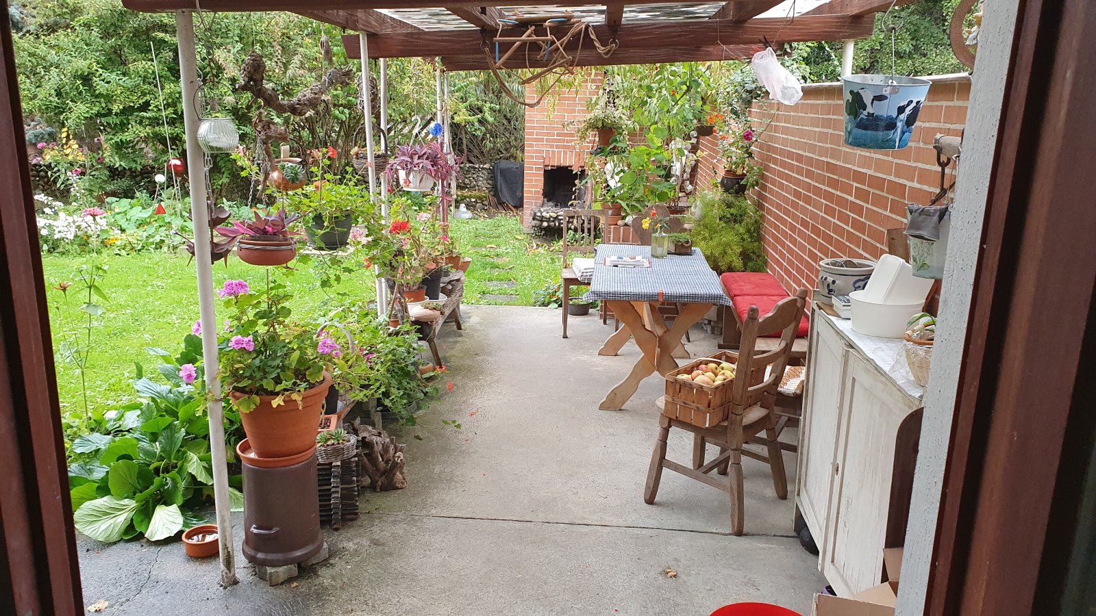 MFH + EFH mit Garage, Scheune & Garten