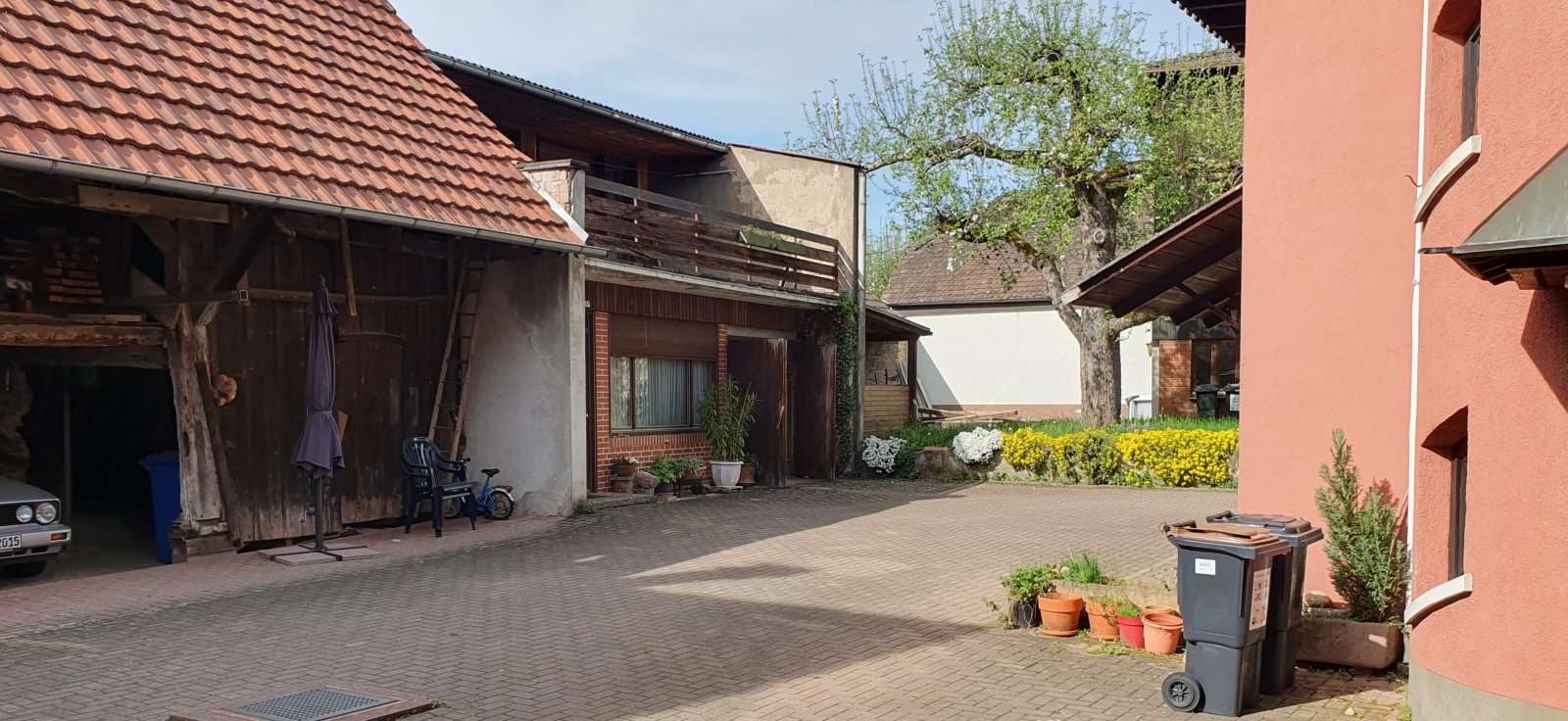MFH + EFH mit Garage, Scheune & Garten