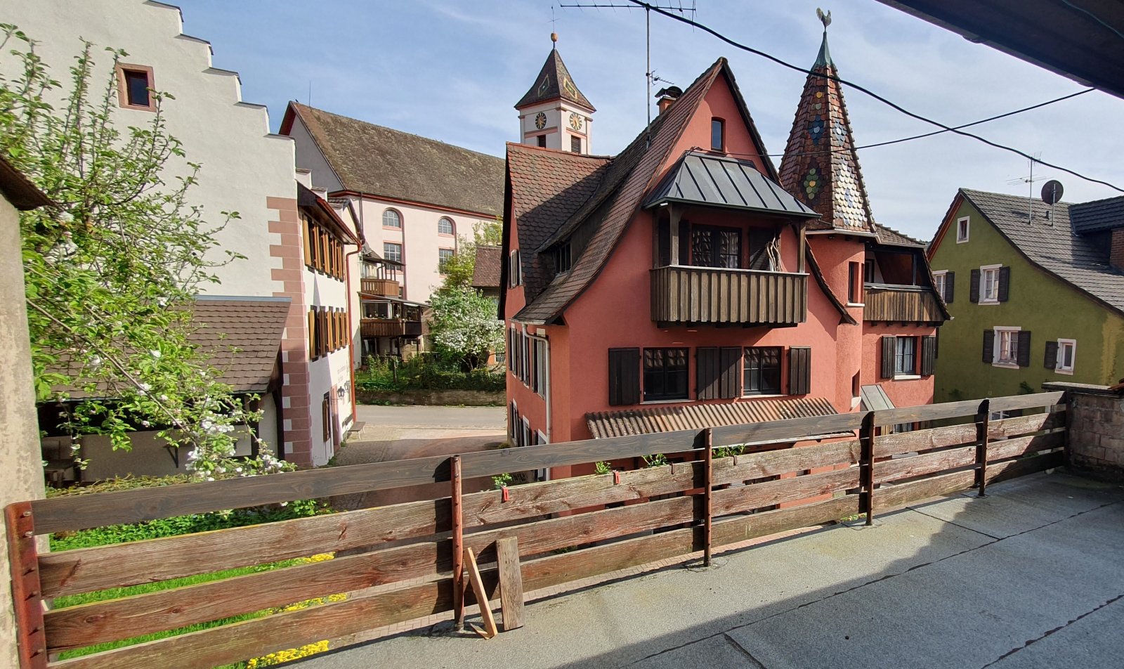 MFH + EFH mit Garage, Scheune & Garten