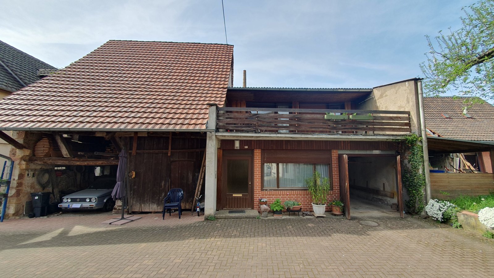 MFH + EFH mit Garage, Scheune & Garten