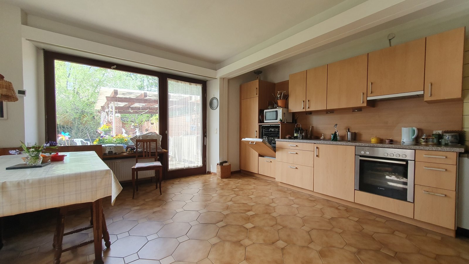 MFH + EFH mit Garage, Scheune & Garten