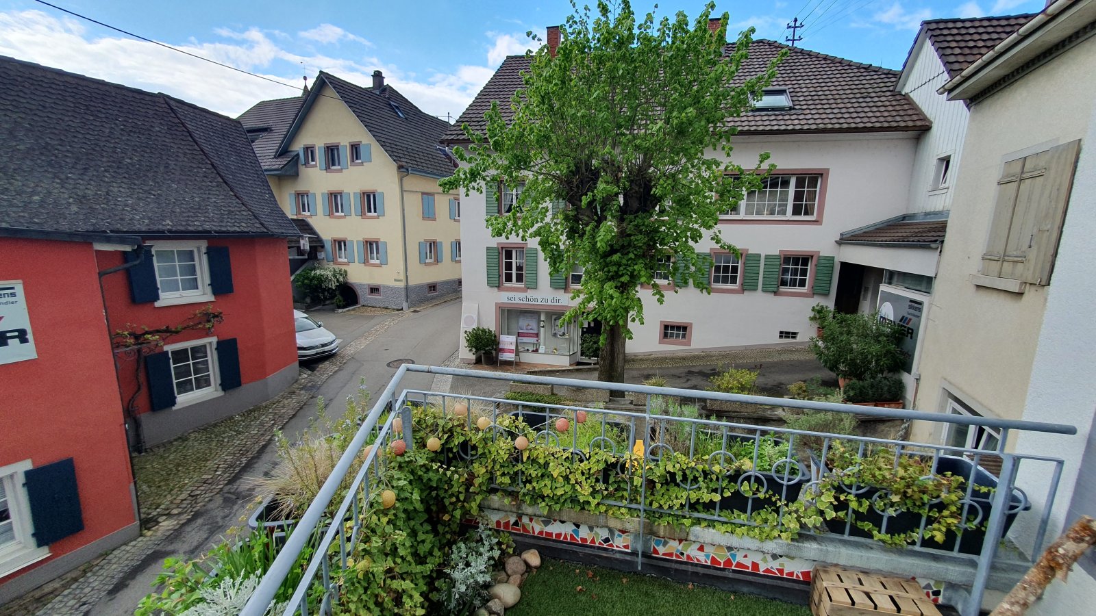 Wohn- / Geschäftshaus mit Büro & 2 Wohnungen   &quot;&quot;ZENTRAL in KANDERN&quot;&quot;