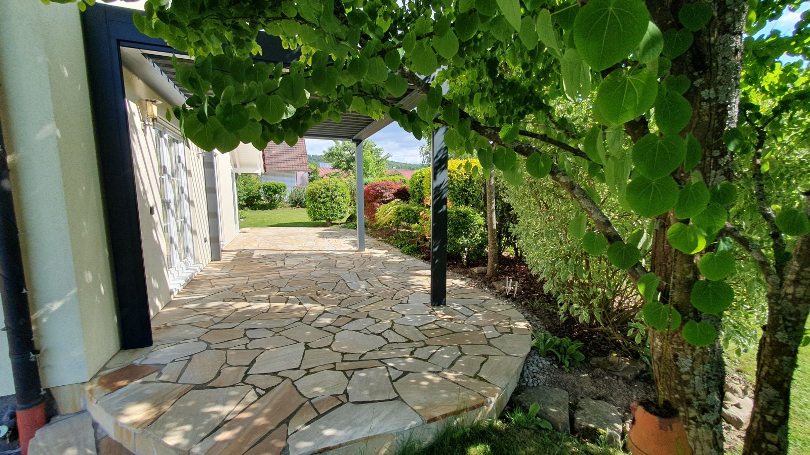 EFH mit Terrasse und traumhaftem Garten 