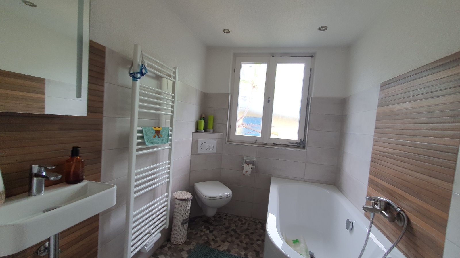 EFH mit ELW & Nebengebäude zentral in Kandern