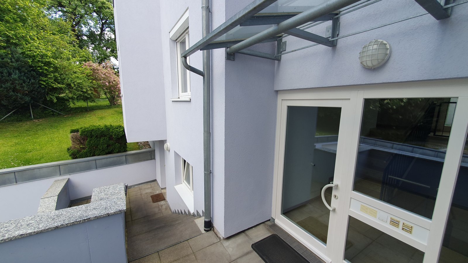 3 Zi.-ETW im EG mit Terrasse und Garage