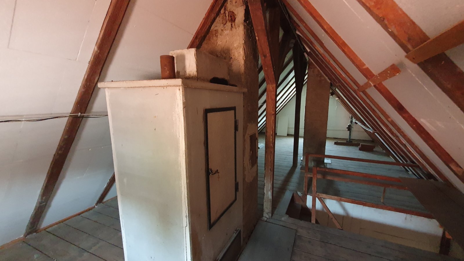 1-2 FH mit 2 Ökonomiegebäuden, 2 Gar. & 2 Gärten