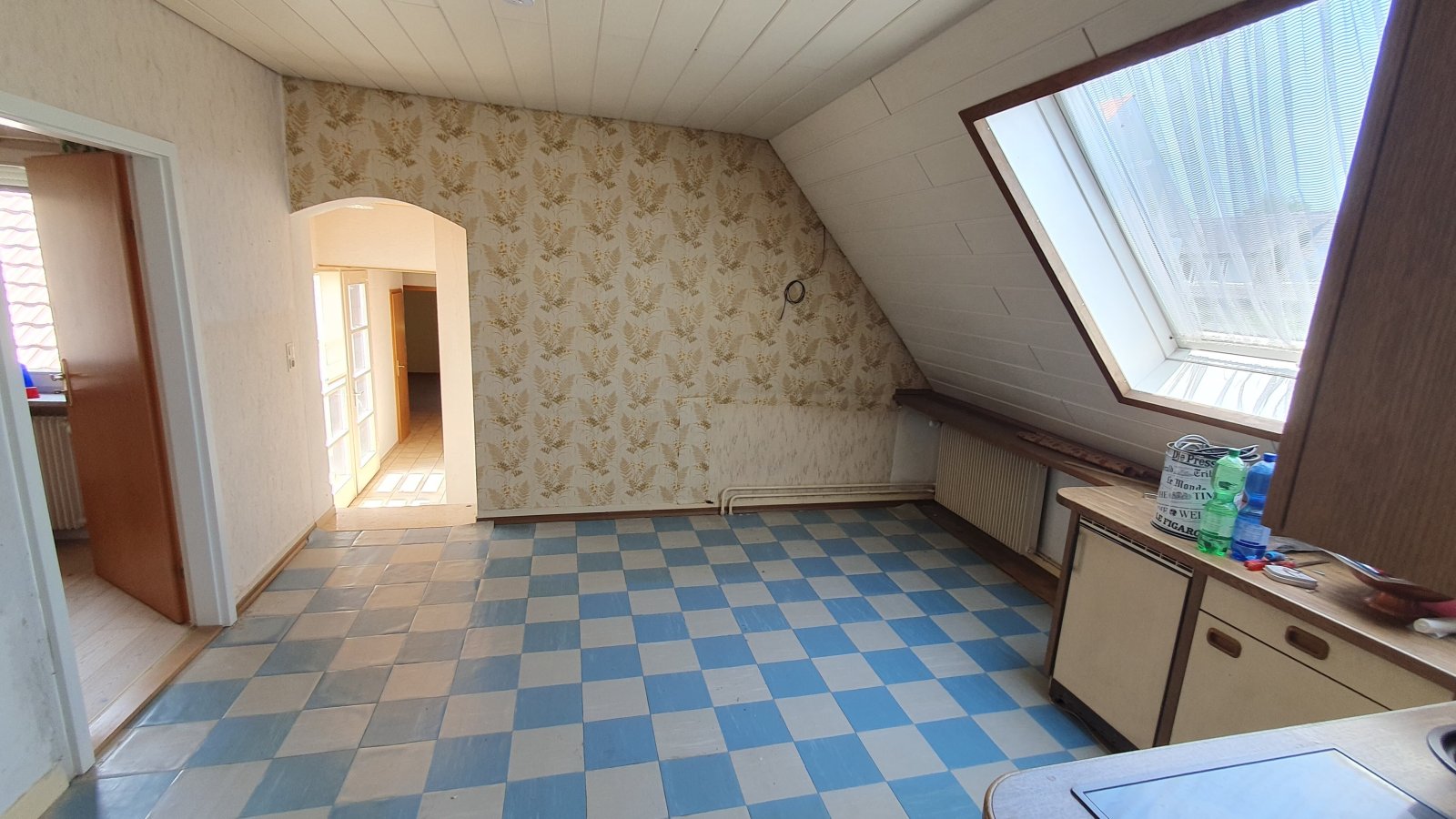 1-2 FH mit 2 Ökonomiegebäuden, 2 Gar. & 2 Gärten