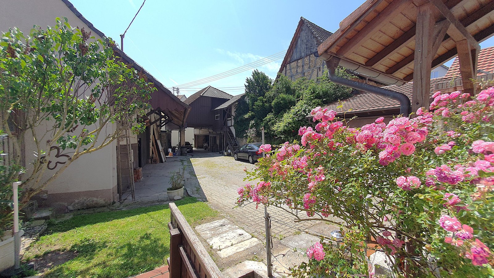 1-2 FH mit 2 Ökonomiegebäuden, 2 Gar. & 2 Gärten