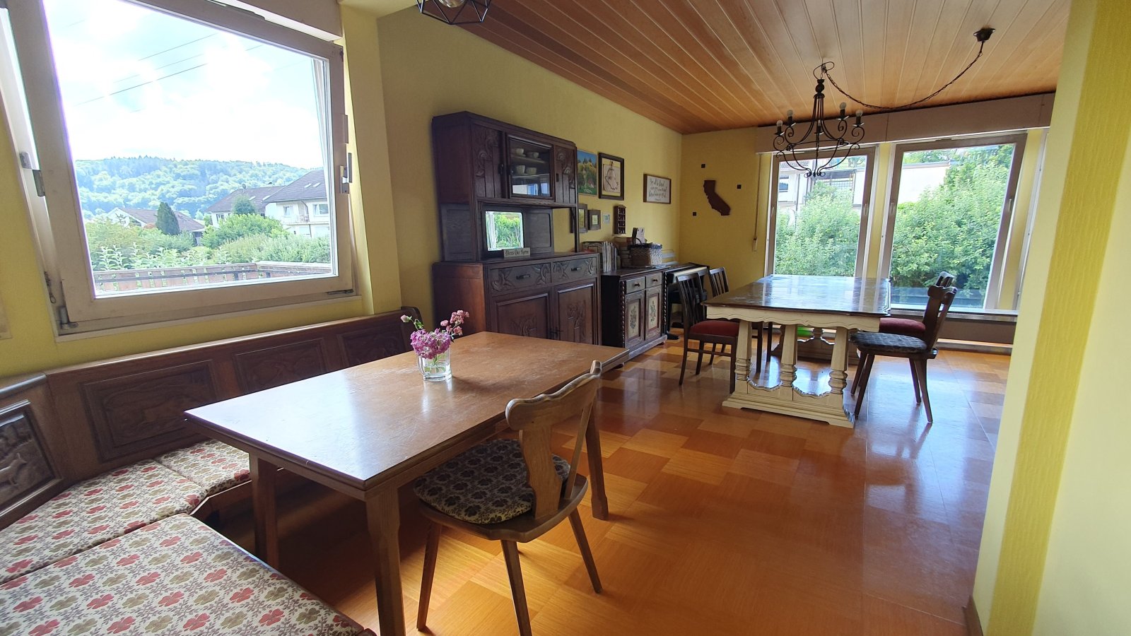 EFH, 2 Terrassen, 2 Garagen, 825 m² Grundstück