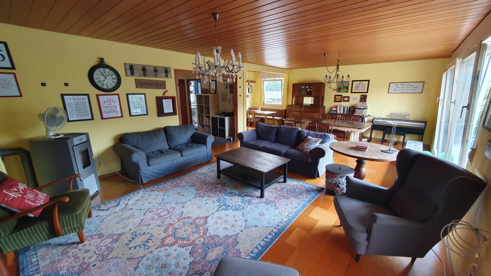 EFH, 2 Terrassen, 2 Garagen, 825 m² Grundstück