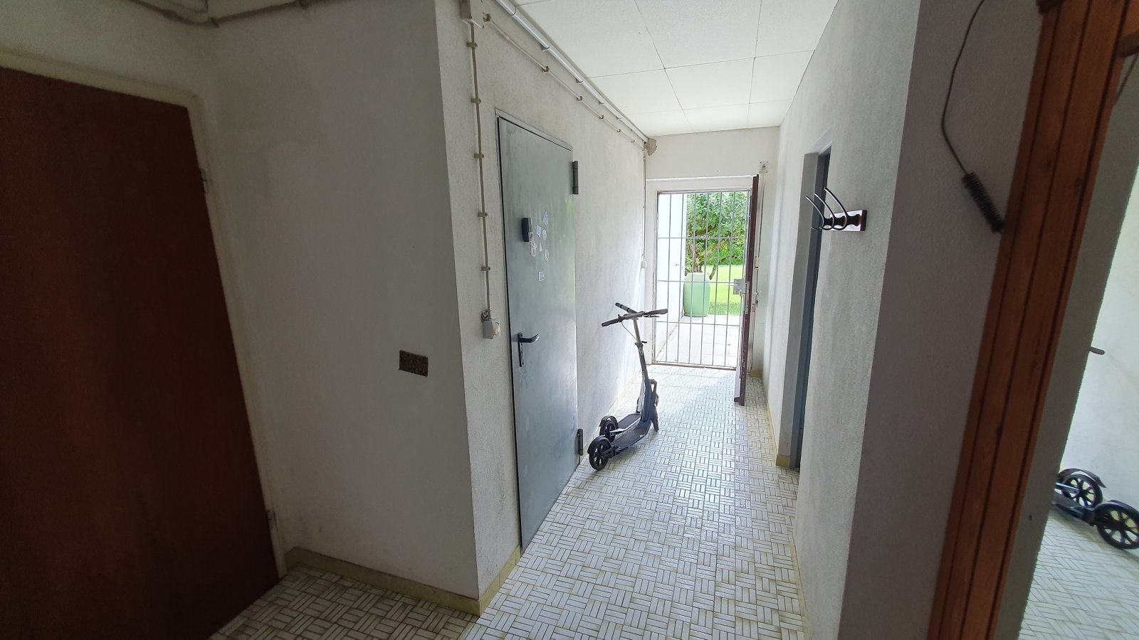 EFH, 2 Terrassen, 2 Garagen, 825 m² Grundstück