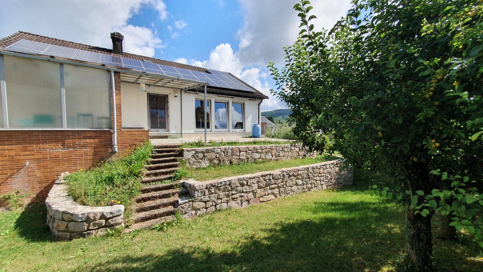 EFH, 2 Terrassen, 2 Garagen, 825 m² Grundstück