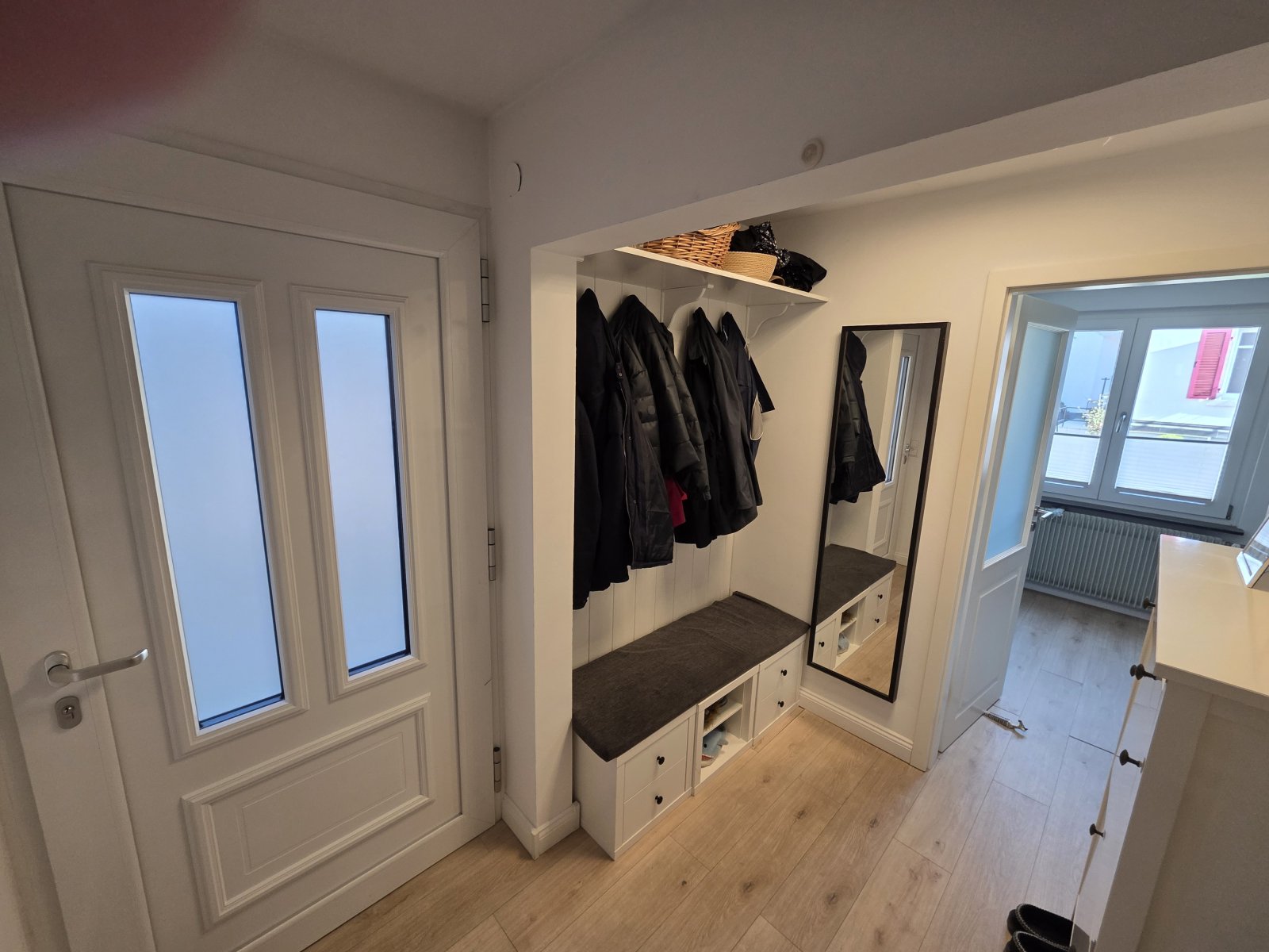 Haushälfte mit EBK, 3 Bäder, Scheune, Garage...
