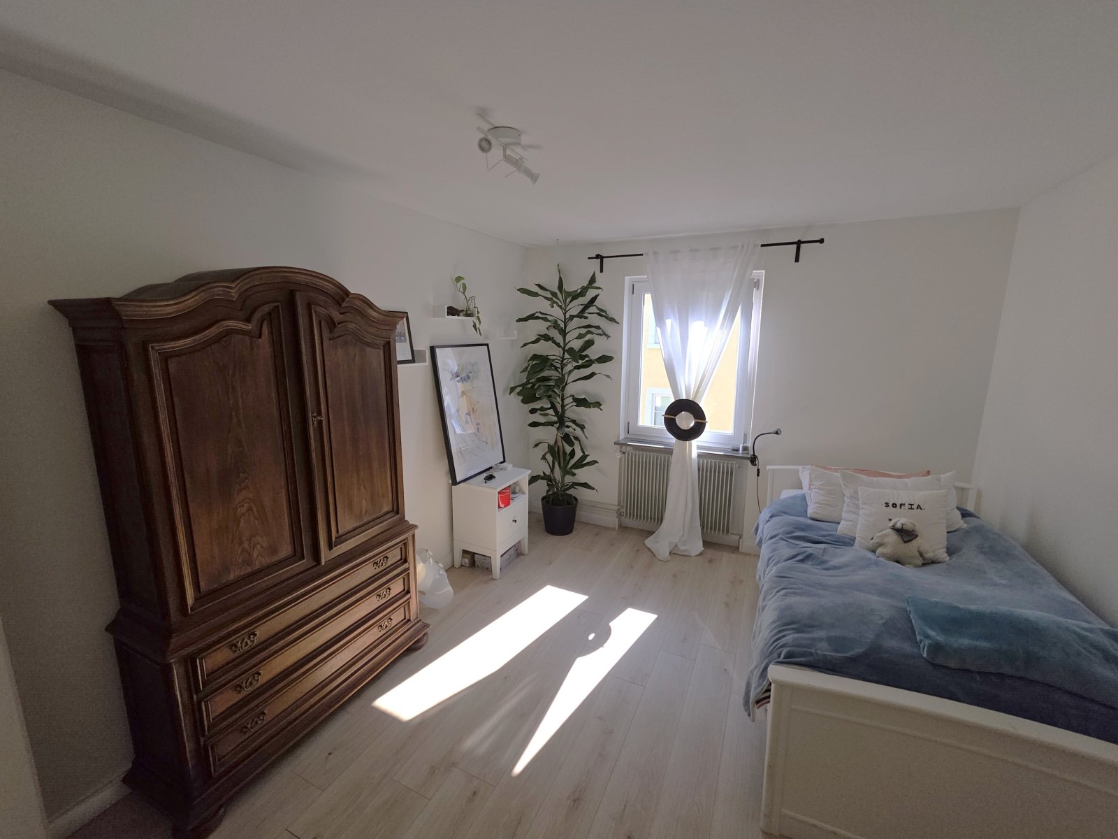 Haushälfte mit EBK, 3 Bäder, Scheune, Garage...