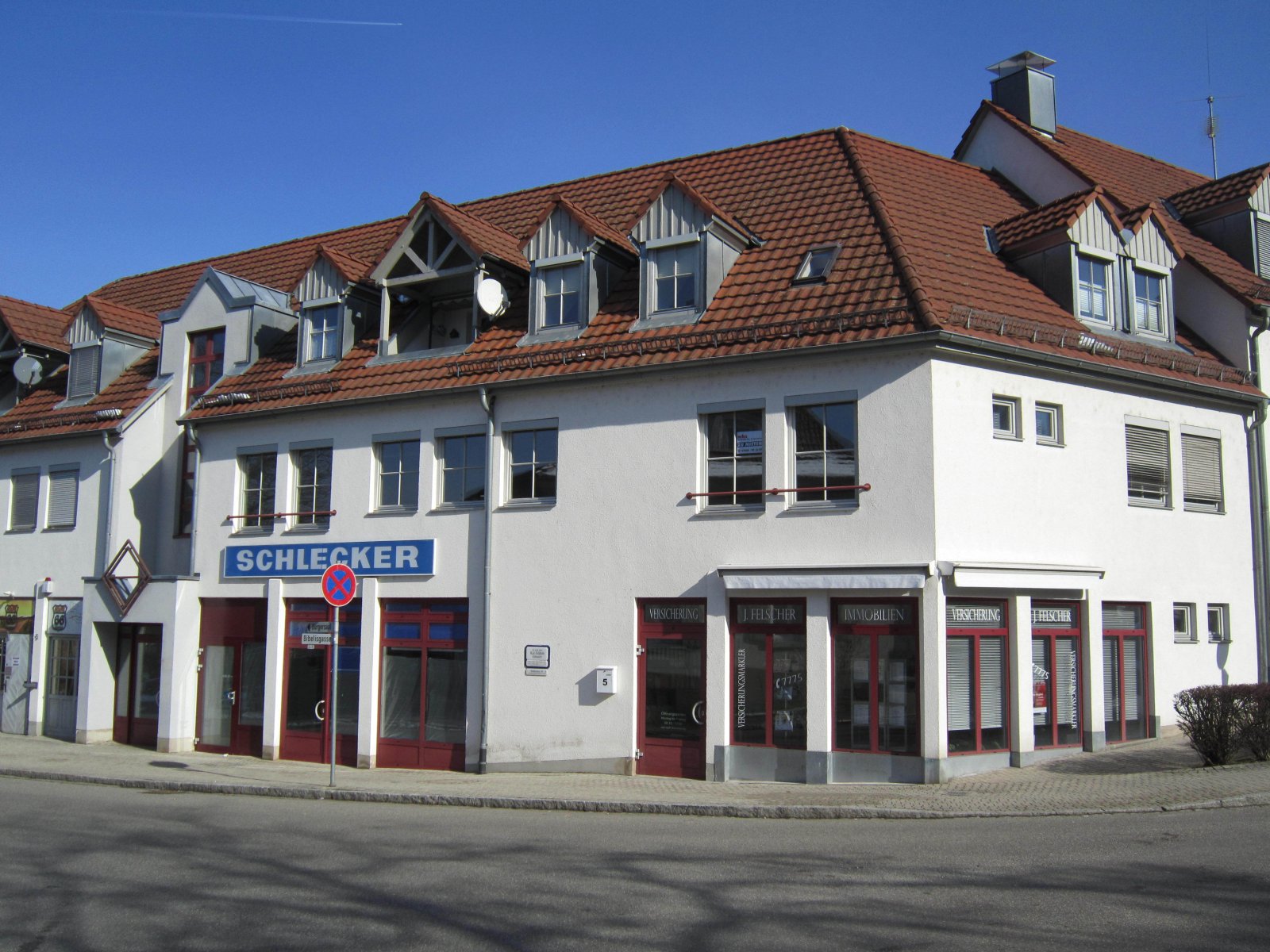 Großzügige, renovierte 5 Zi.-Mietwhg. mit Garage