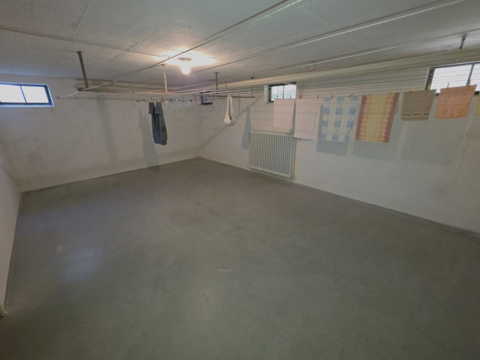 Renovierte 3 Zi.-Whg. mit EBK, Balkon & KFZ-PL.
