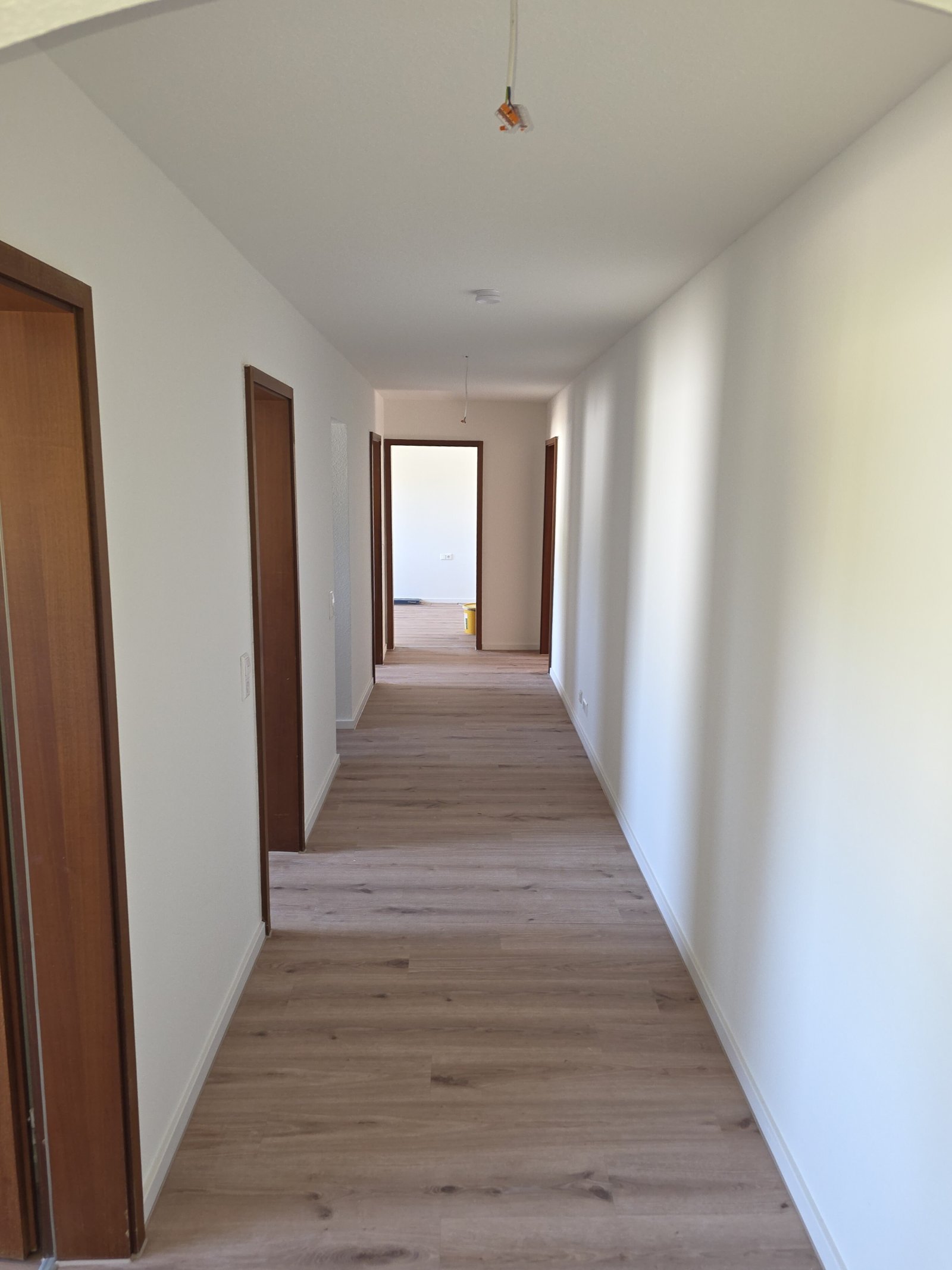 Renovierte 3 Zi.-Whg. mit EBK, Balkon & KFZ-PL.