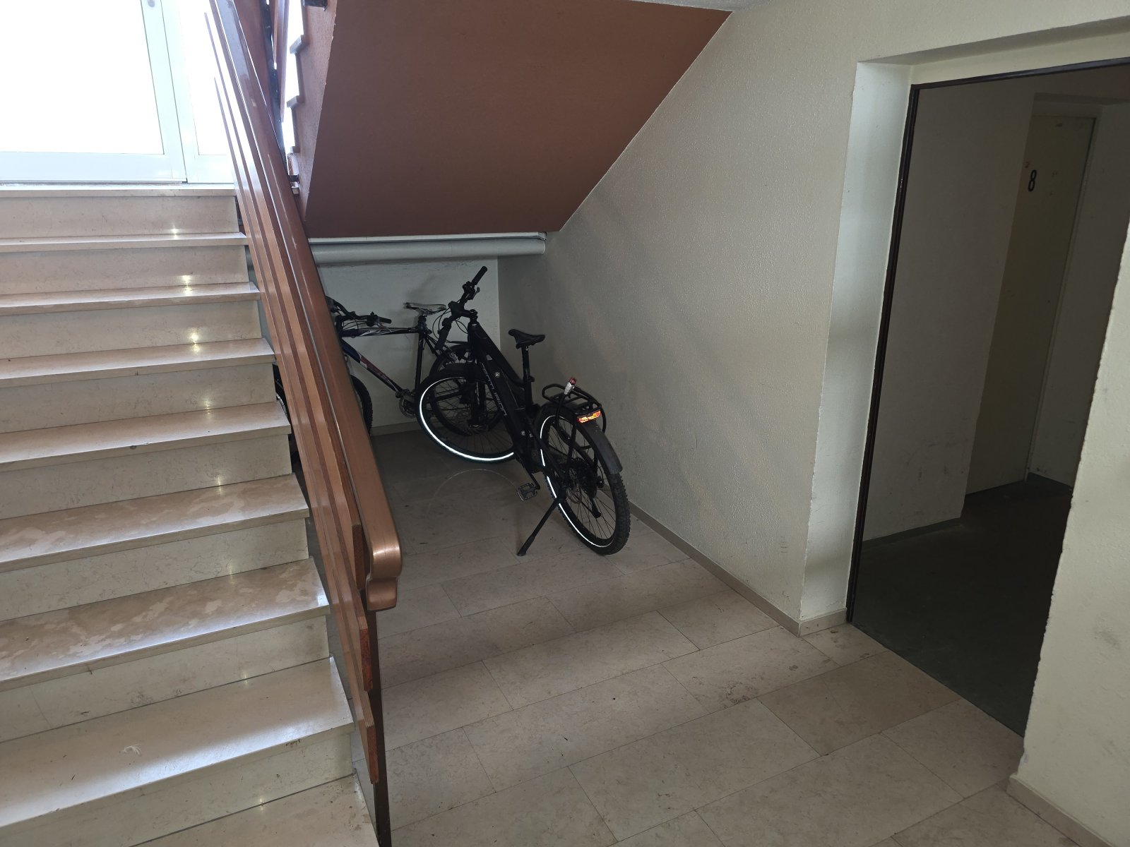 Renovierte 3 Zi.-Whg. mit EBK, Balkon & KFZ-PL.