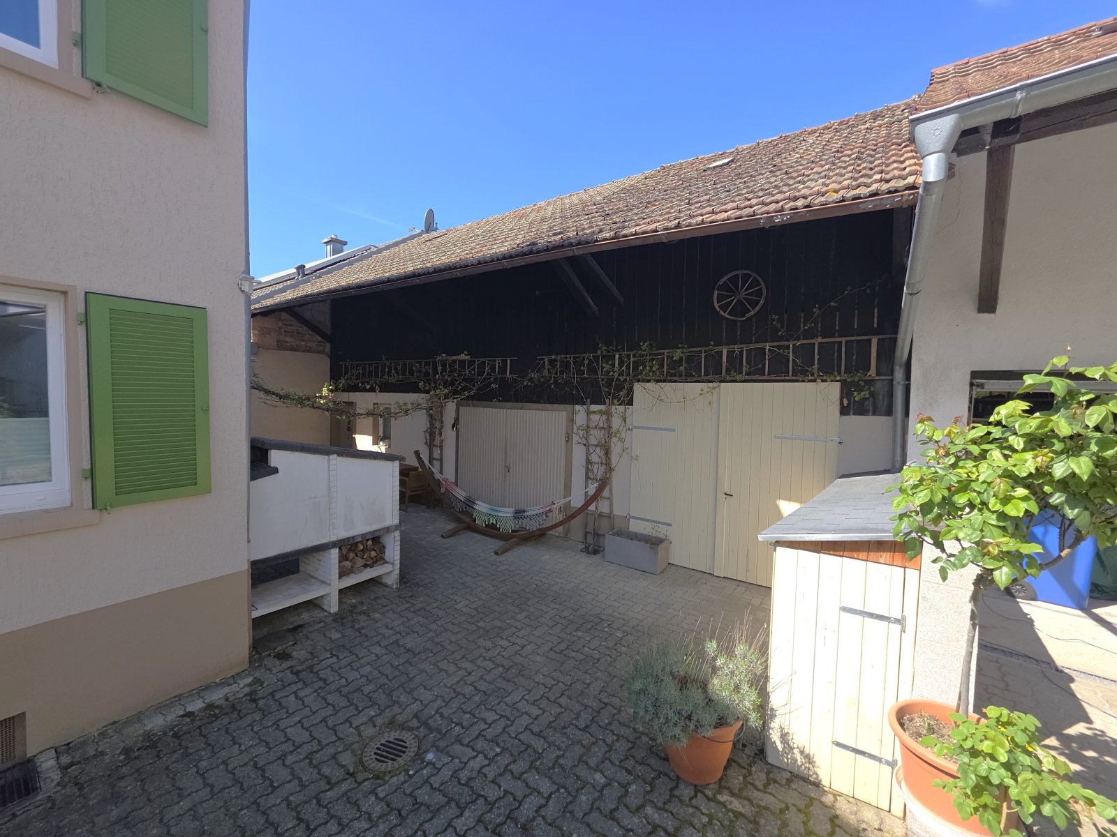 zwischen Haus u. Schopf zwischen Haus u. Schopf
