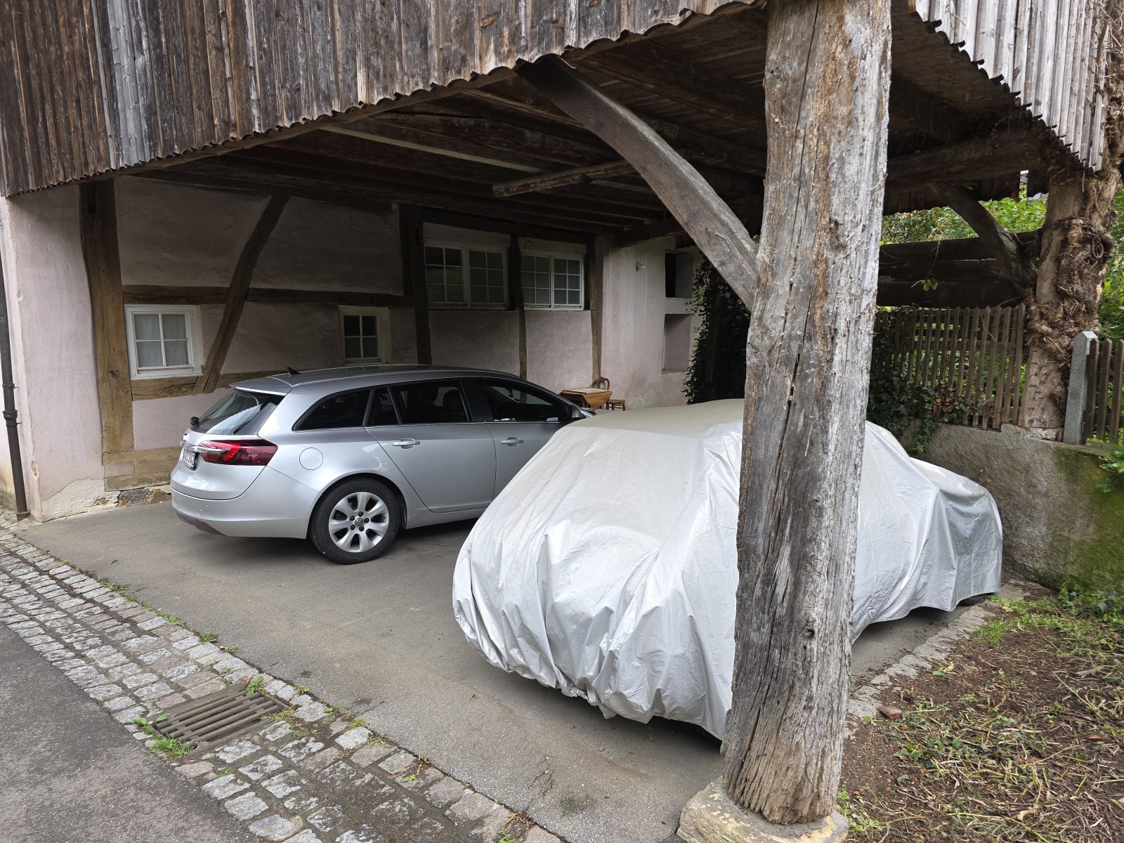 Überdachter KFZ-Stellplatz