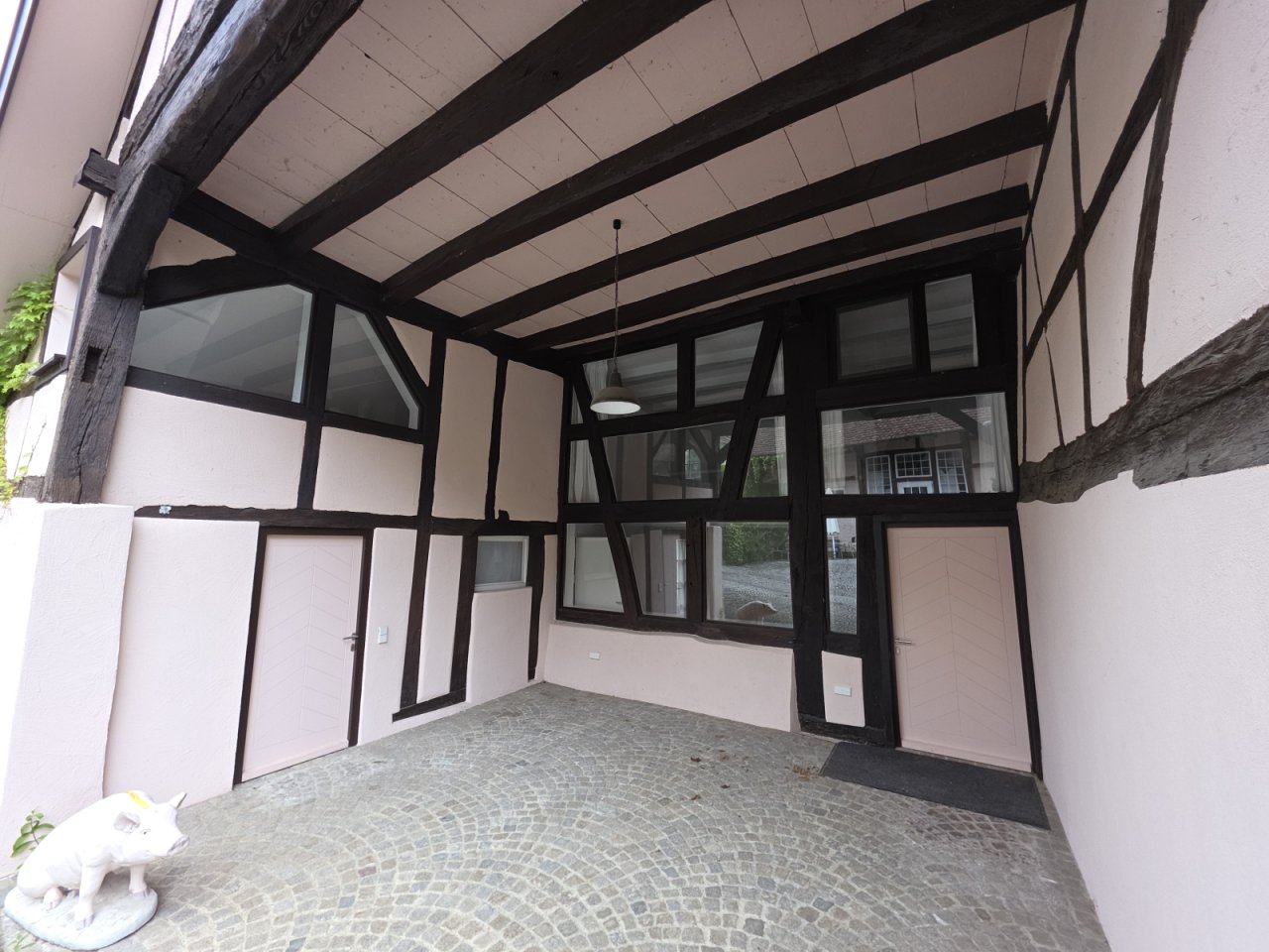 überdachter Vorplatz