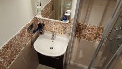 Duschbad/Handwaschbecken Duschbad/Handwaschbecken