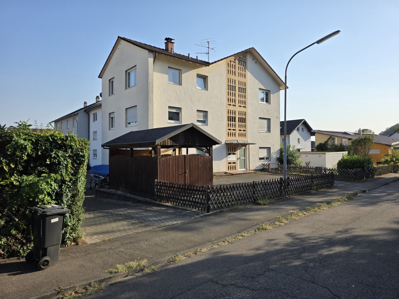 Schuppen & Besucher-Parken Schuppen & Besucher-Parken