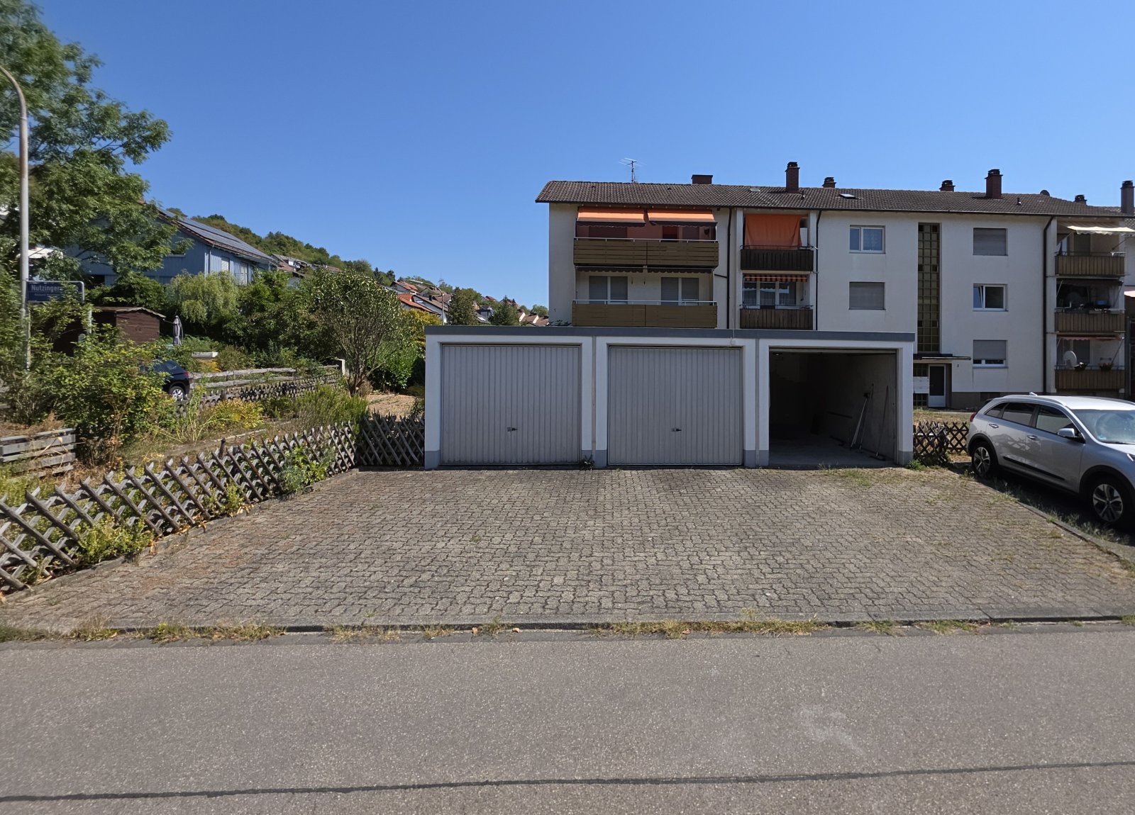 Garage mit elektrischem Toröffner Garage mit elektrischem Toröffner