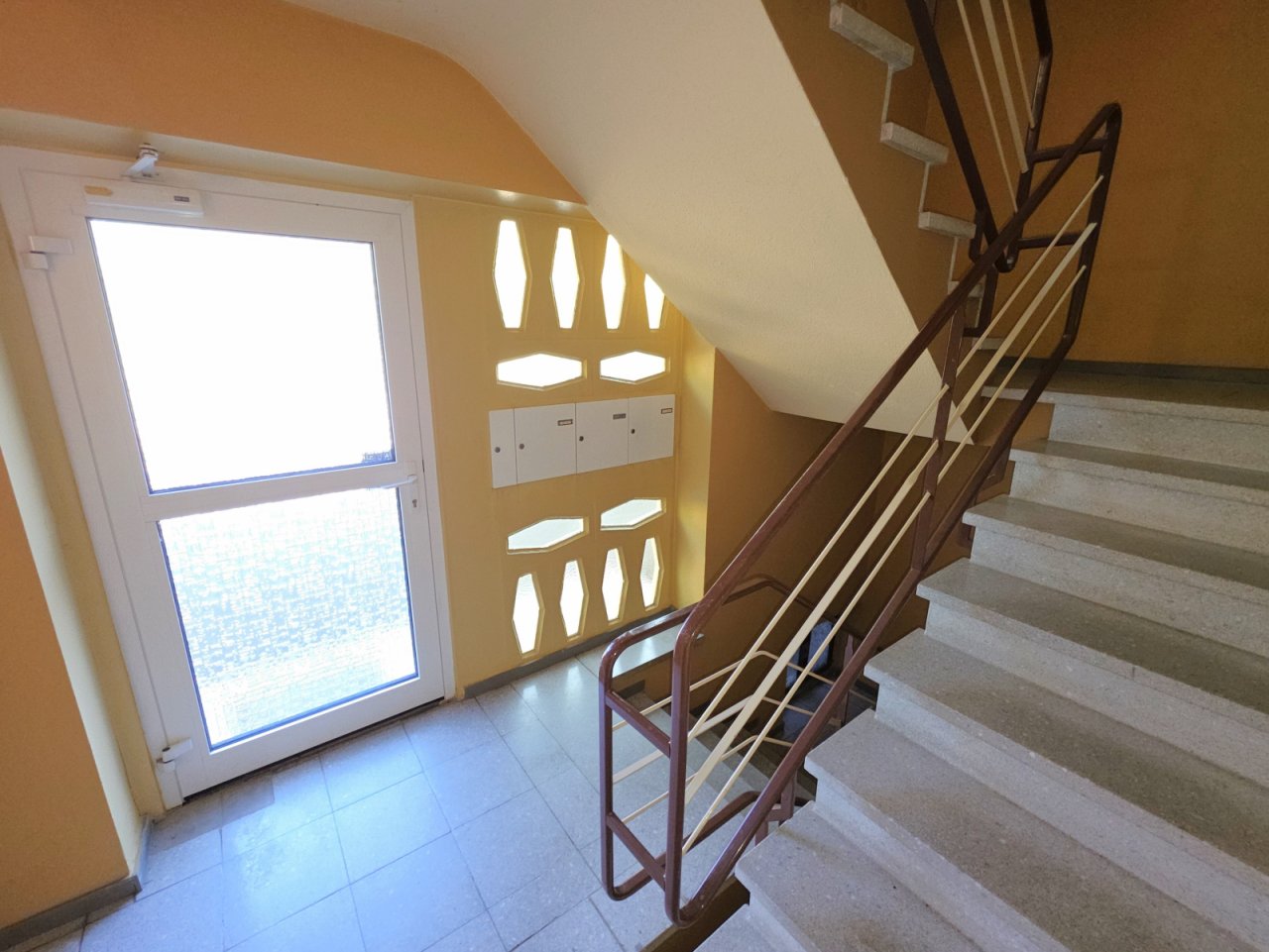 Hauszugang/Treppenhaus Hauszugang/Treppenhaus