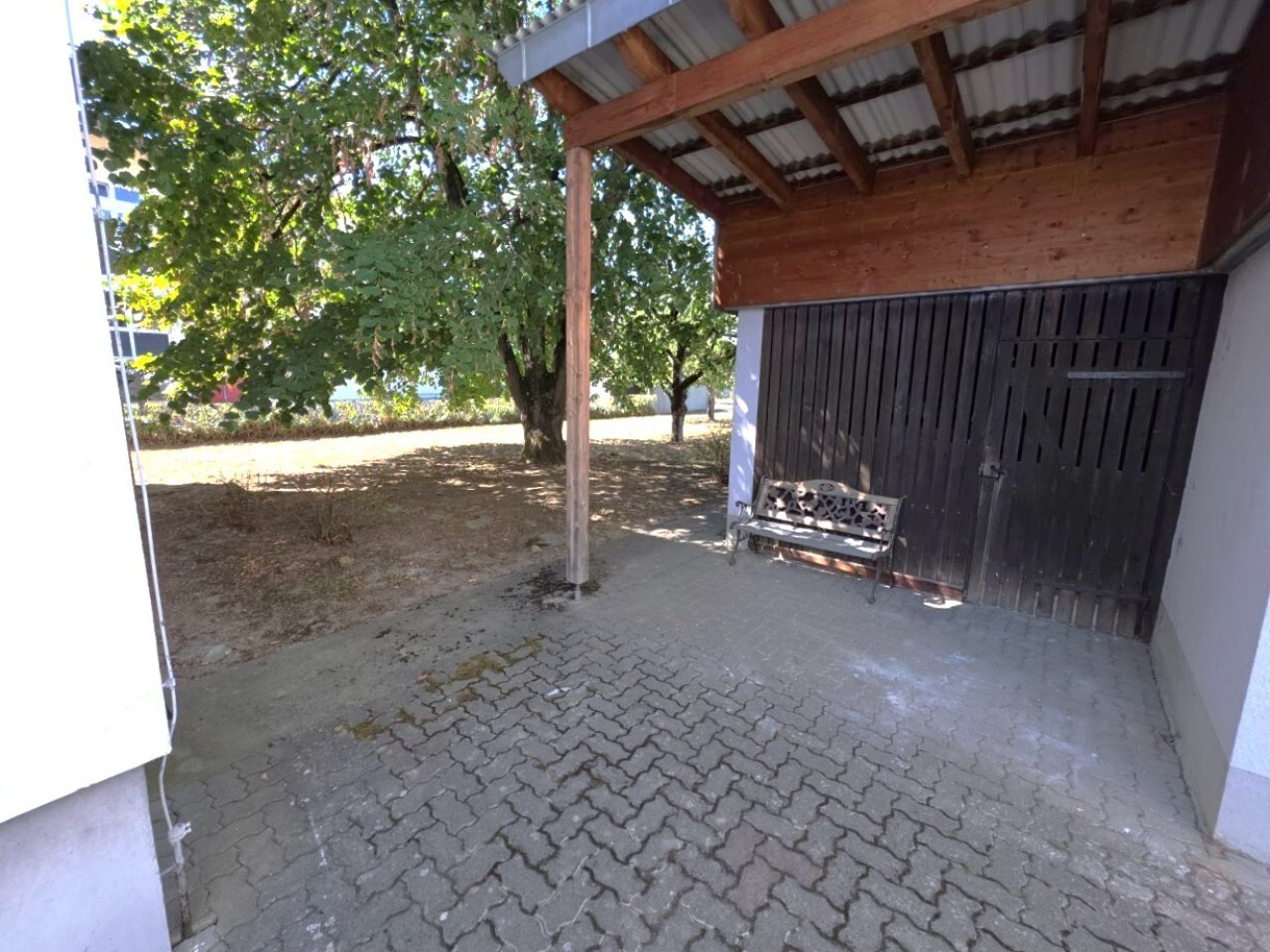 Remise u. überd. Freisitz Remise u. überd. Freisitz